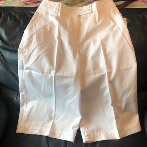 NWT 14P white capris w pockets